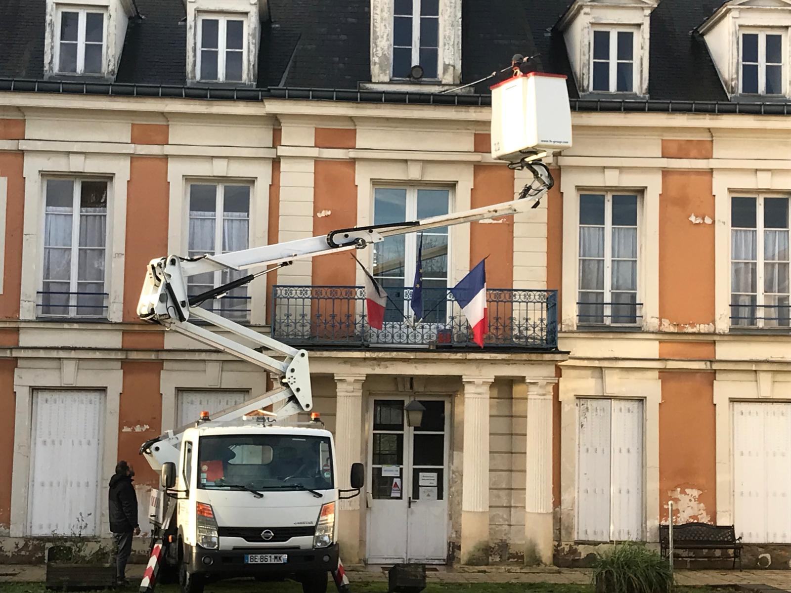 Intervention en nacelle sur la toiture d'un bâtiment patrimonial